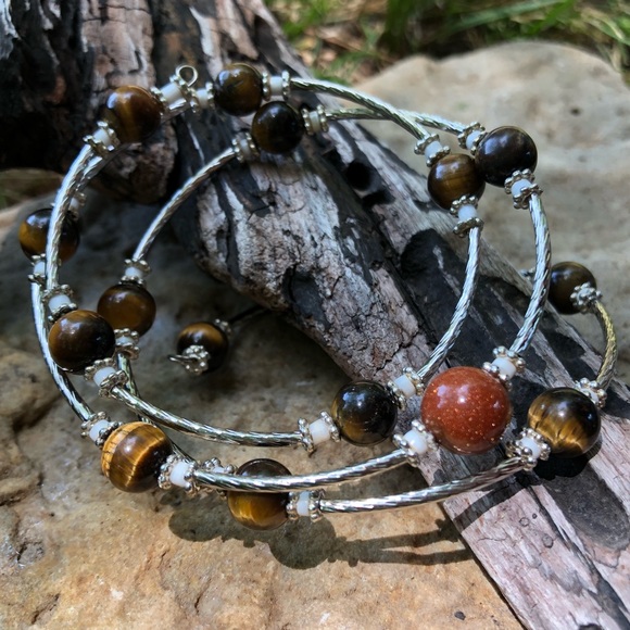 😍Tiger-eye Beads accented with Goldstone bead😍 - Picture 1 of 4